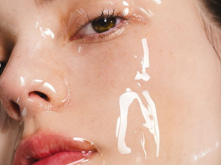 Všetko, čo musíš vedieť o EMS: Veda za virálnym efektom „glass skin“